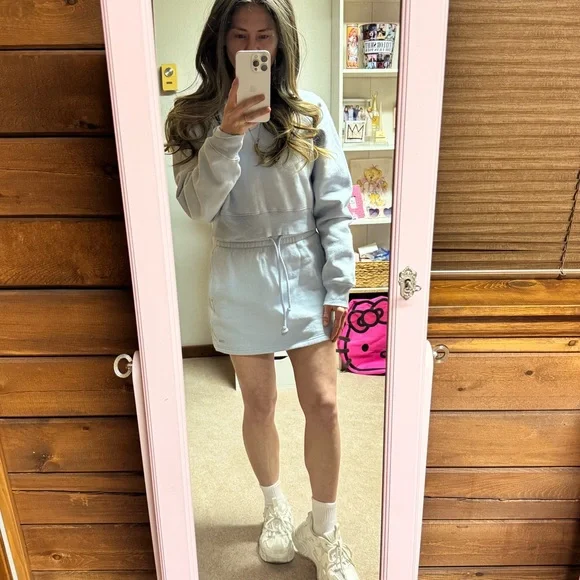 Aritzia TNA Cozy Fleece Perfect Cropped Sweatshirt - Picture 4 of 6